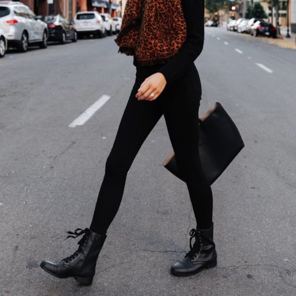 $399 Frye Chloe Lug Combat Black Leather Lace Up Moto Everyday Ankle Boot - Picture 5 of 16
